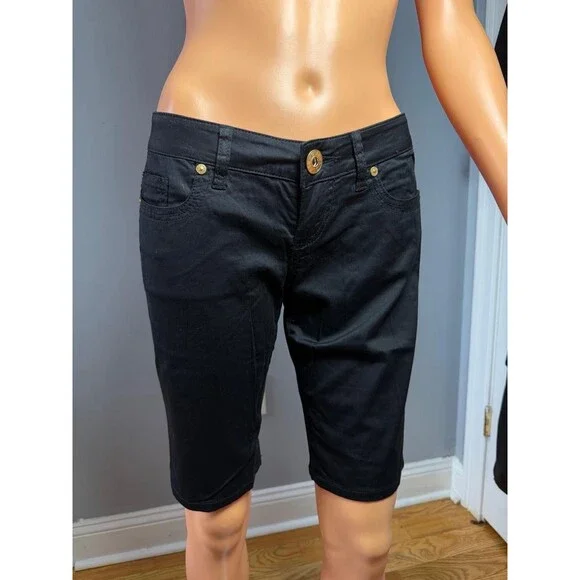 Guess Women’s Jet Black Shorts Size 26 NWT Stretch Casual Summer Dressy A996 NEW - Picture 1 of 9